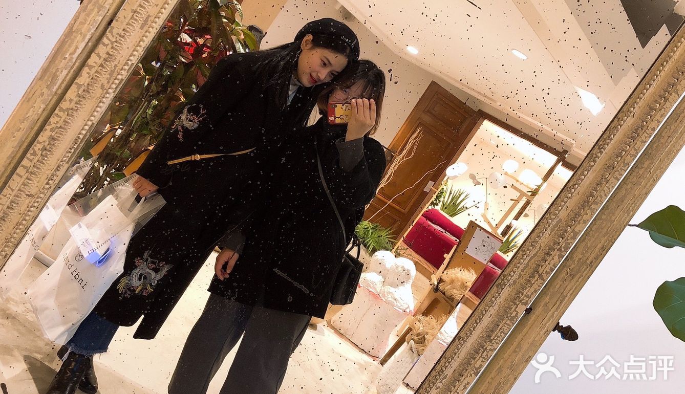 使用感也很好，滋润度很高，小仙女们必BUY哟！