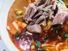 -巍山𤆵肉饵丝