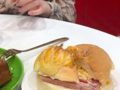 Big&nbsp;men菠萝包-澳门陈光记烧味饭店(南京德基广场店)
