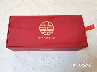 作为中国人， 传统的中式婚礼绝对是 多数人的第一选择