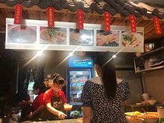 -爆炸头阿姨小四川正宗川味小吃(无任何分店)