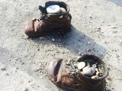 -多瑙河畔鞋履雕塑