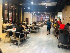 大堂-凤凰路何眼镜香辣蟹(花果园店)