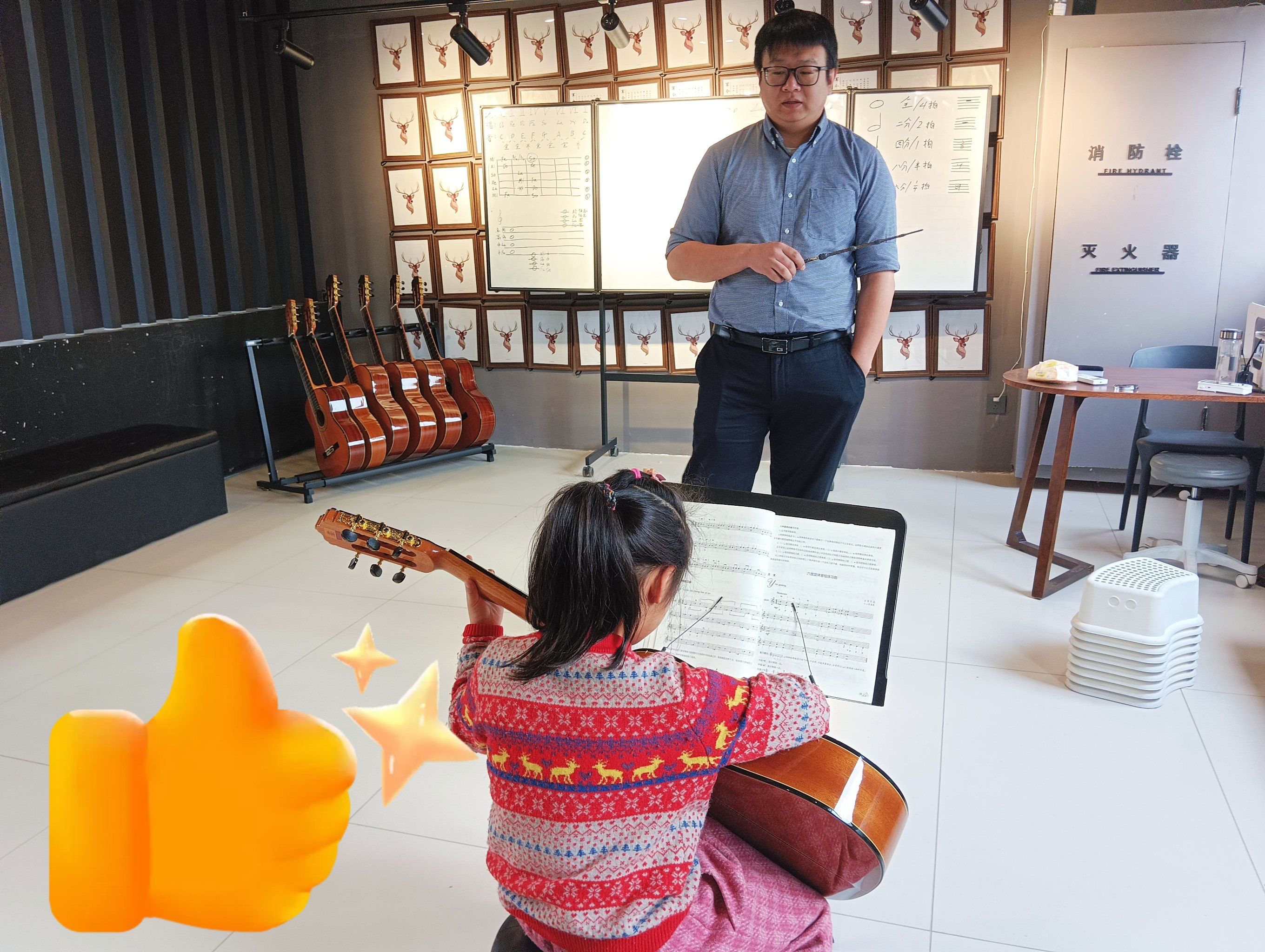 周末带娃去上吉他课[奋斗]