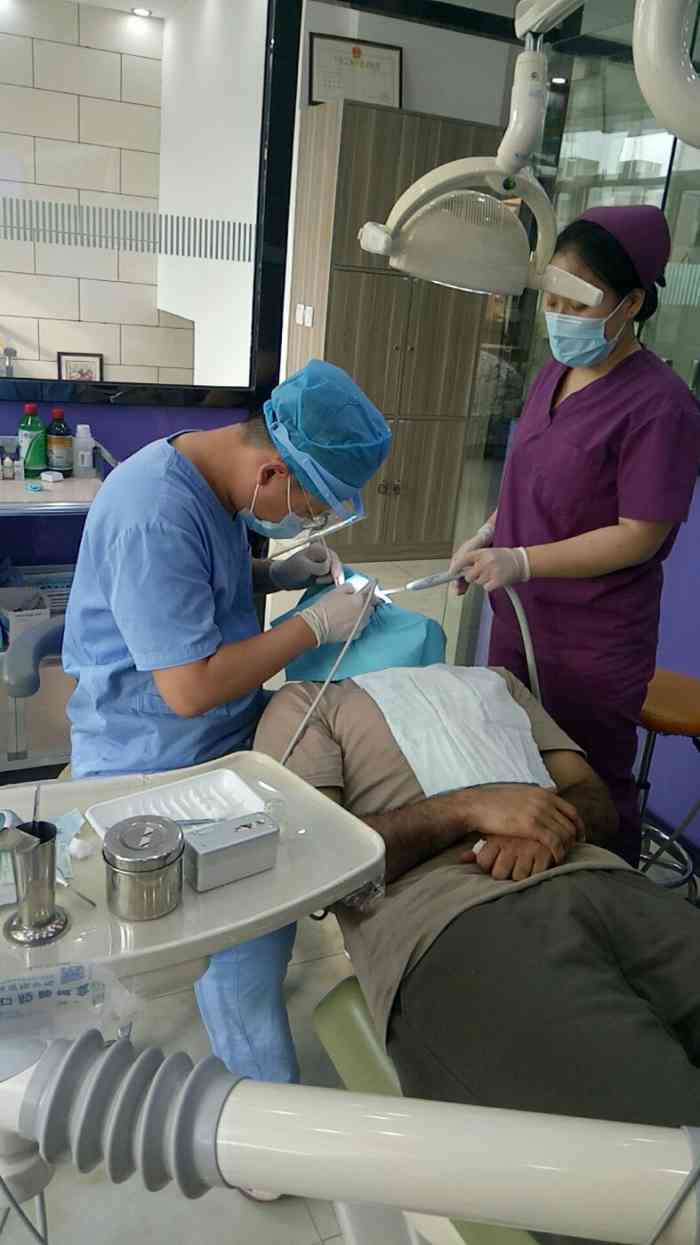 德艺口腔(五一路店)-"环境干净整洁,医生素质高,并没有向你推销.