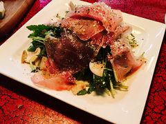芝麻菜沙拉配风干火腿-羽深肉铺 Steak & Wine