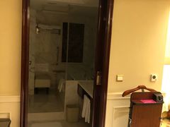 -深圳富苑皇冠假日套房酒店