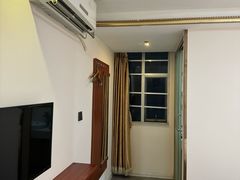 -昆季酒店(深圳坂田五和地铁站店)