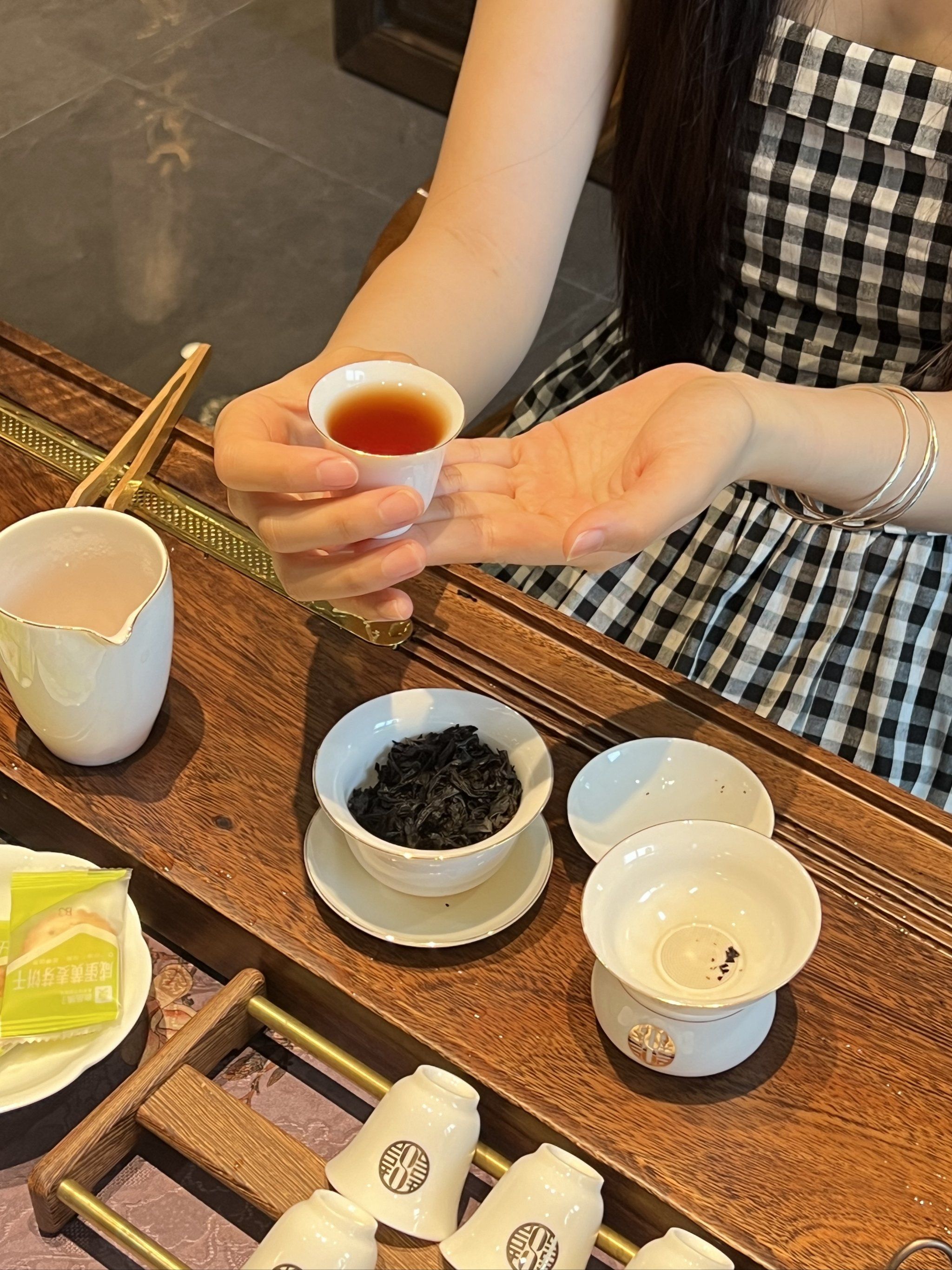 雨天最舒服的事就是和盆友一起来泡茶