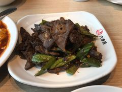 -六泰居·尔滨地标·东北菜(泰山路店)