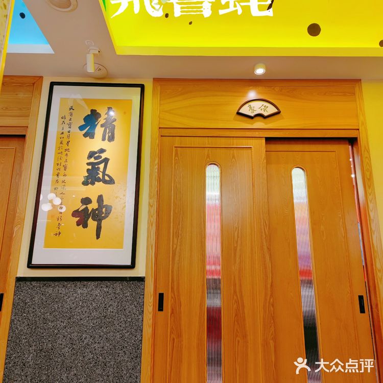 快来和手掌那么大的生蚝合照！