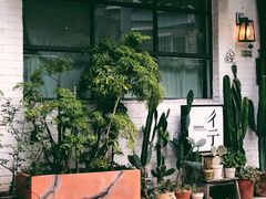 -彳亍咖啡·这里(水湾路店)