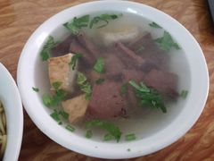 -松树干拌面店