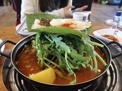 土豆排骨火锅-喇喇排骨火锅·传统韩式脊骨汤(望京西园总店)