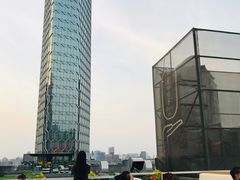 -The ROOF (通盈中心店)
