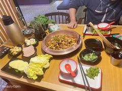 -虾弄弄海派小龙虾·牛羊蝎子火锅