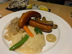 德国香肠拼盘配土豆泥和酸椰菜-LENBACH兰巴赫西餐啤酒坊(大连东港店)