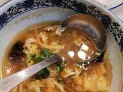 酸辣汤一大碗-内蒙联营烧麦 草原石榴红(护国寺店)