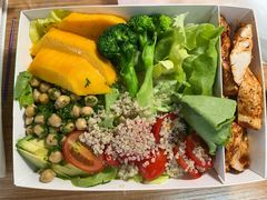 牛油果芒果鸡胸色拉-Wagas沃歌斯(大学路店)