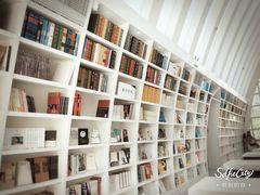 -钟书阁(松江泰晤士小镇店)