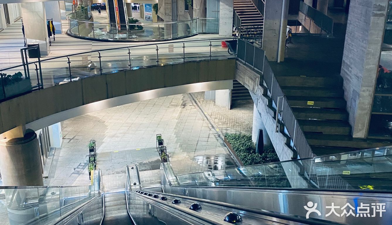 联发乾景广场拍照