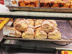 核桃奶油芝士面包-巴黎贝甜(大宁国际商业广场店)