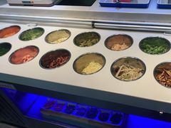自助调料区-红辣椒陶氏丝娃娃(南国花锦店)