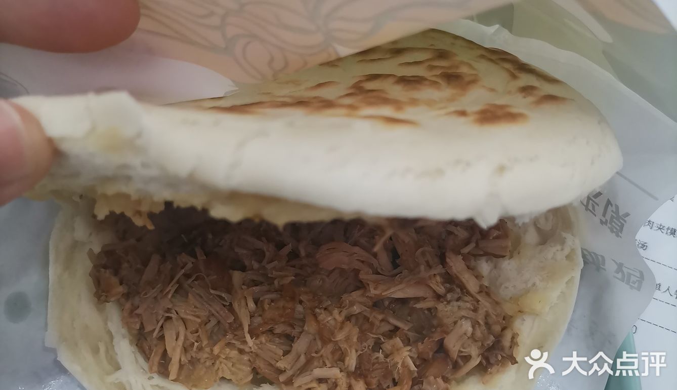 我们点了一份套餐，里面的酸梅汤是真的太好喝了
