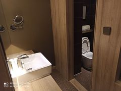 -西安大雁塔科技大学地铁站亚朵酒店