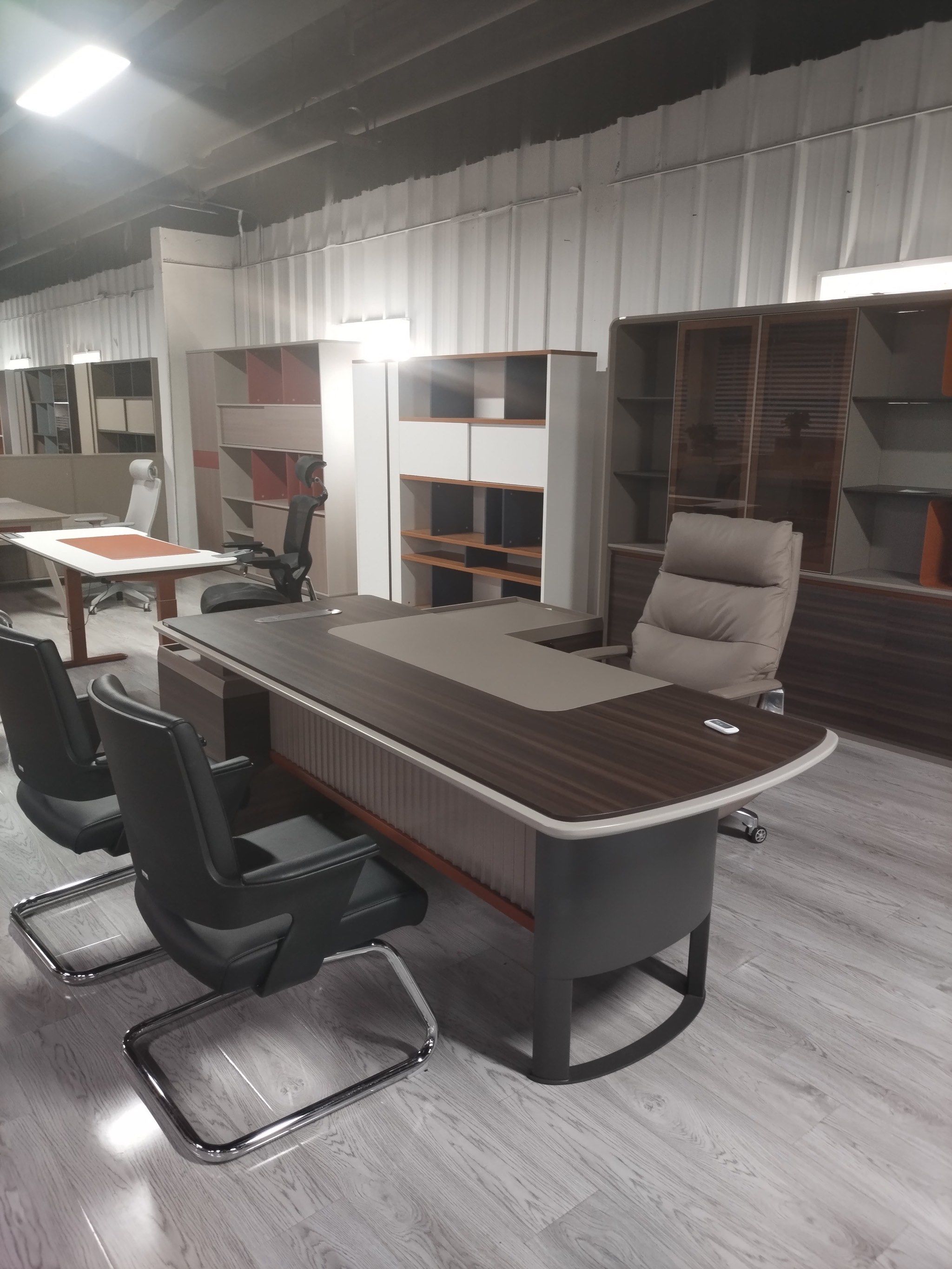 一张被老板认可的办公桌,快冲