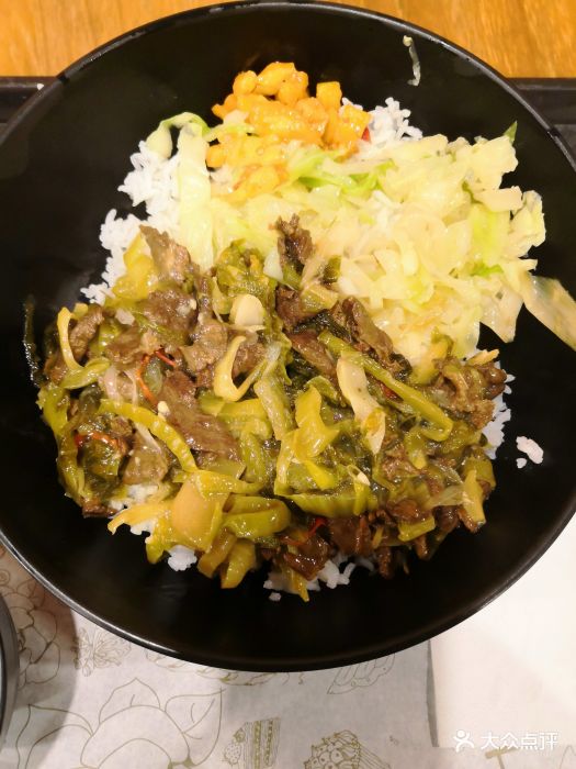 牛六牛肉食材主题餐厅酸菜牛肉饭图片 - 第1张