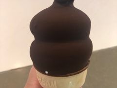 双球巧克力脆皮甜筒-DQ·蛋糕·冰淇淋(合生汇店)