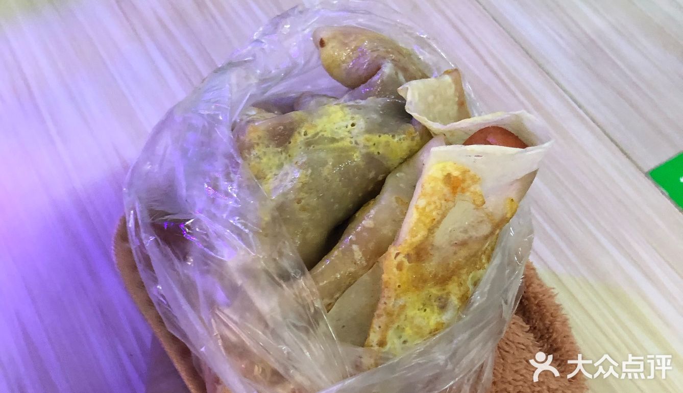 店面位置也特别好找 比较醒目啦