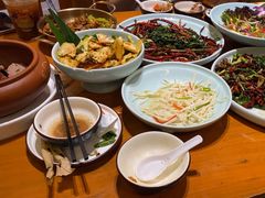 -老滇山寨•云南特色菜•地方菜•民族风情歌舞表演(金碧店)