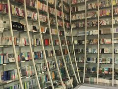 -钟书阁(松江泰晤士小镇店)