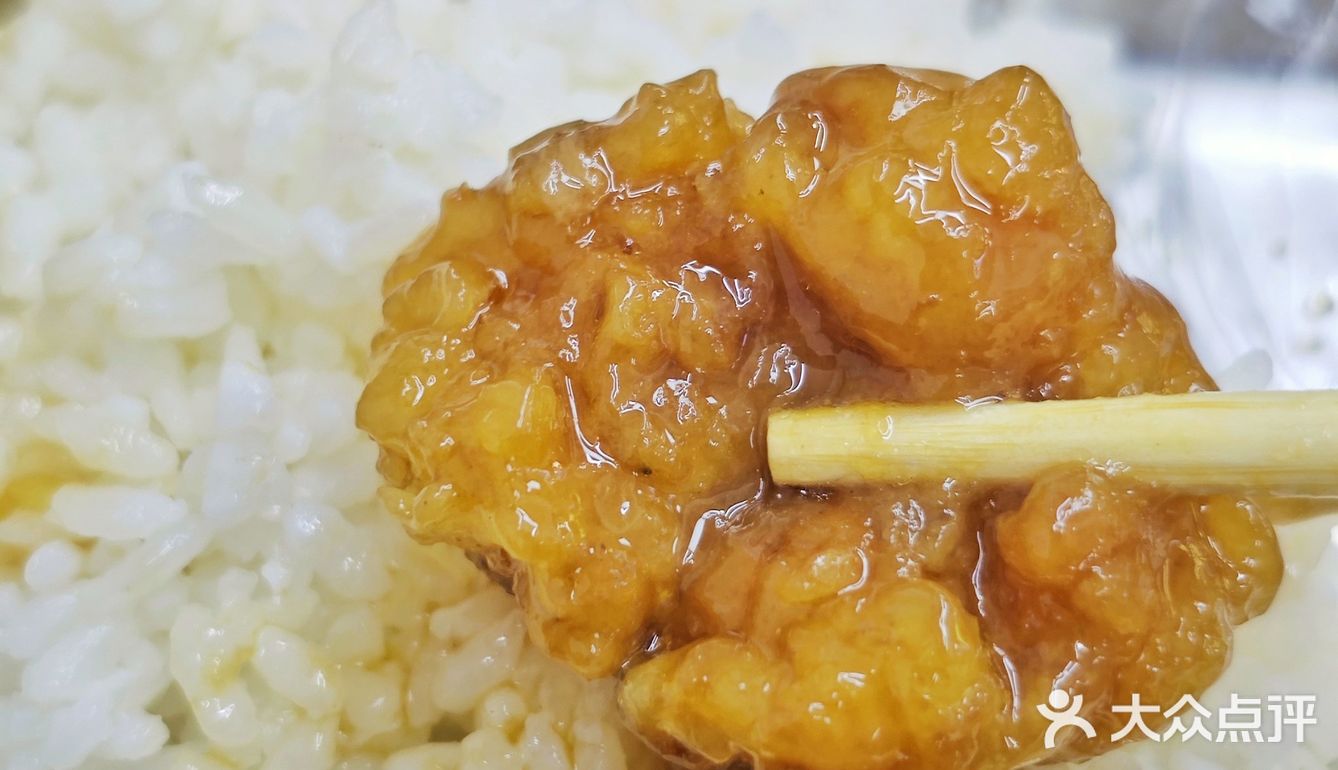 探店分享：强仔盒饭，无限量美食体验!