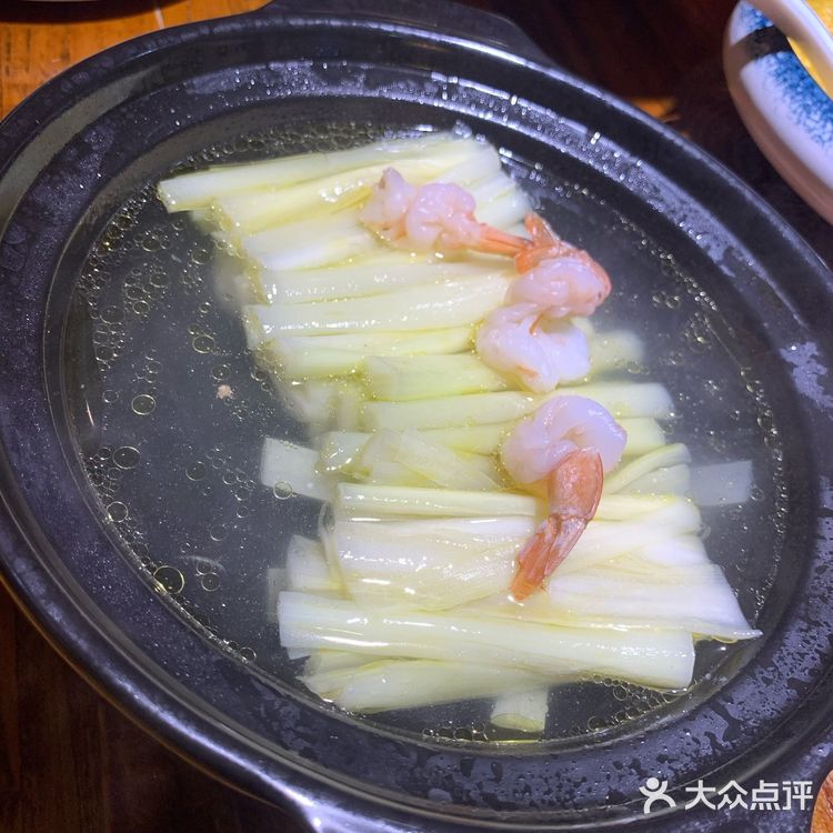 这个我个人更觉得芳芳私房菜那家好吃