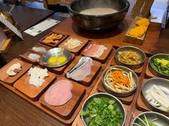 -银米·云南传统过桥米线(双廊黑金冠店)