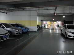 -爱琴海购物公园-地下停车场