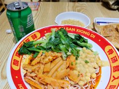 -魔都三兄弟酸辣粉·蘸卤炸串(虹桥万科店)