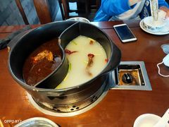 鸳鸯锅-亿诣蝎府炸酱面羊蝎子火锅(酷车小镇店)