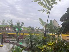 -茅草房·河畔园林火锅