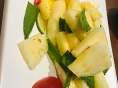 青柠檬拌鲜菠萝-云海肴云南菜(花园城店)