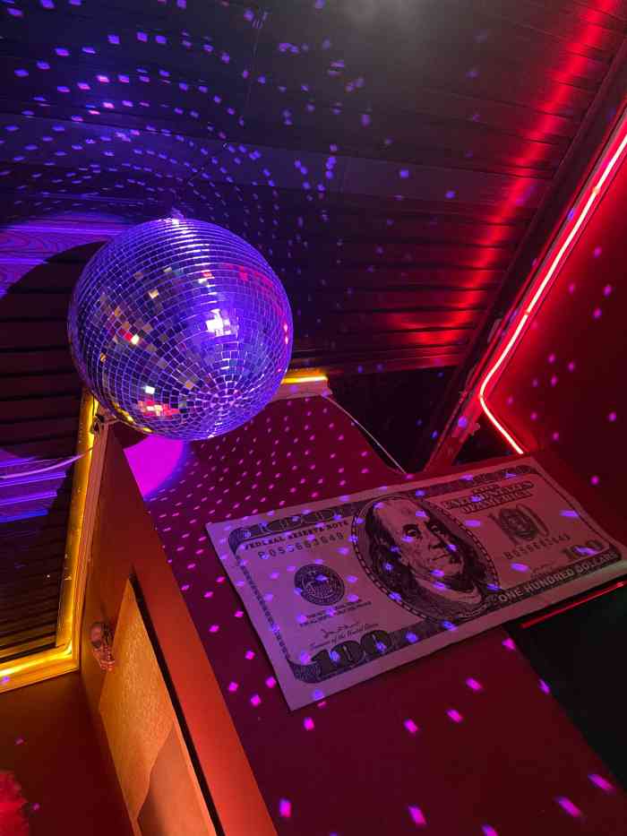 贰楼the second floor-"第一次一个人去酒吧然后竟然看完了一本书哈.