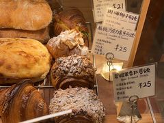 -天井·丑面包搭咖啡