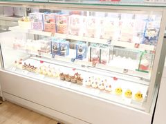 面包甜点陈列柜-好利来(团结湖店)
