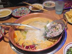 -洱火云南酸菜牛肉火锅(石景山当代商城店)