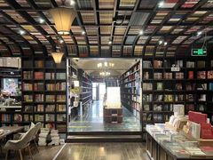 -钟书阁(松江泰晤士小镇店)