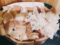 -红鼎豆捞·非遗鲍皇汤火锅(宝丰路店)