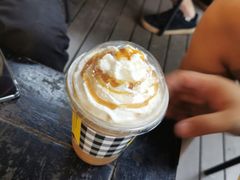 -莓园冰淇淋店